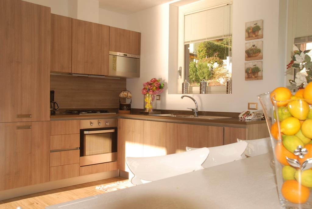 Residenza Simona Διαμέρισμα Mezzegra Δωμάτιο φωτογραφία