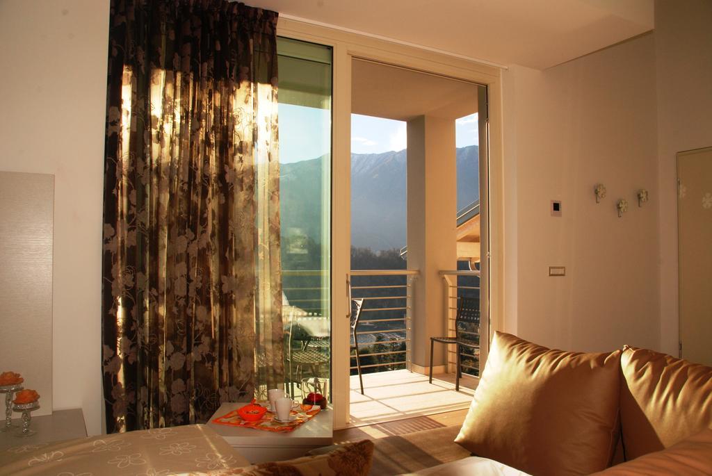 Residenza Simona Διαμέρισμα Mezzegra Δωμάτιο φωτογραφία